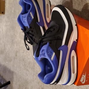 Men NIKE shoes size 9